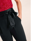 Elegantné nohavice so saténovým opaskom Ashley Brooke, čierne